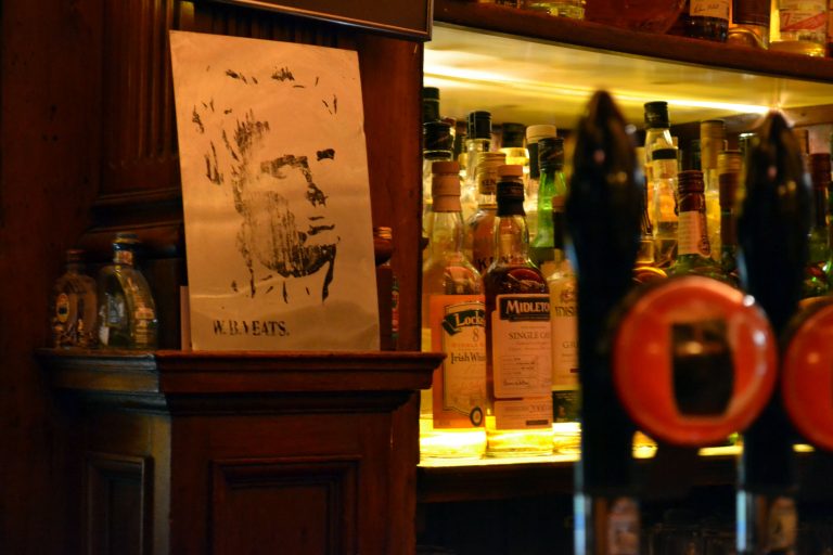 Read more about the article Die Waffen Dublins: Poeten, Pubs und Whiskey